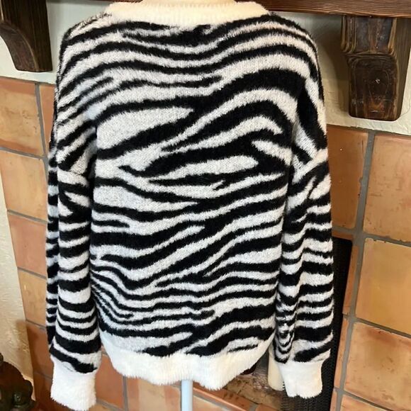 Express Zebra Print Nylon Faux Fur Sweater, M! - Picture 6 of 9